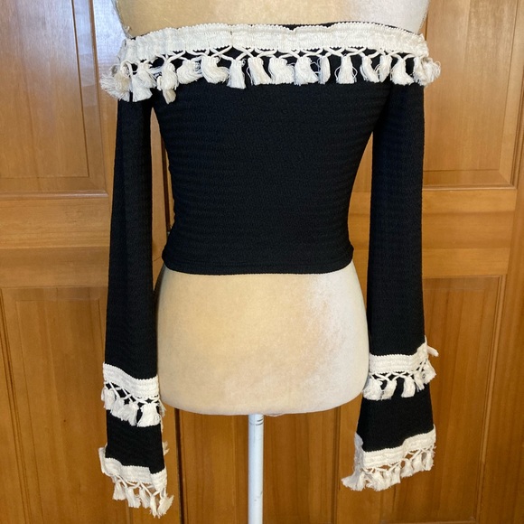 Off the Shoulder Flounce Style Sleeves - Picture 16 of 16